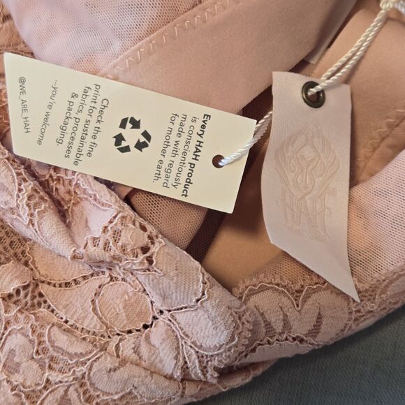 We Are HAH Peach Pink Lace Vneck Adjustable Strap Bralette Size Medium - Picture 5 of 5